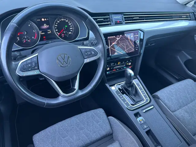 Volkswagen Passat view 9