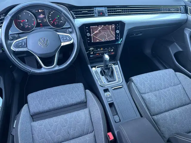 Volkswagen Passat view 12