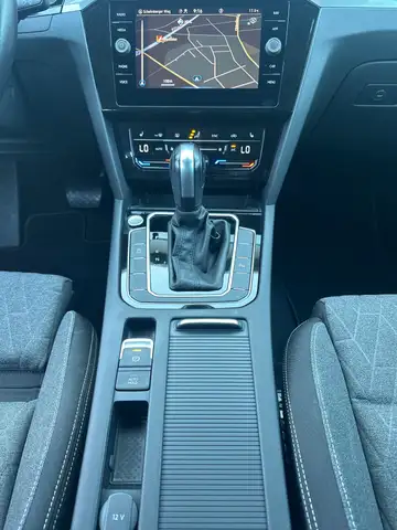 Volkswagen Passat view 13
