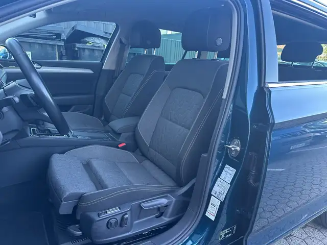 Volkswagen Passat view 10