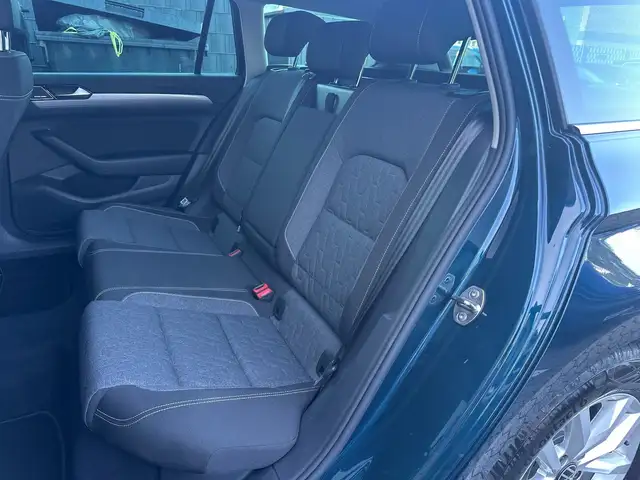 Volkswagen Passat view 11