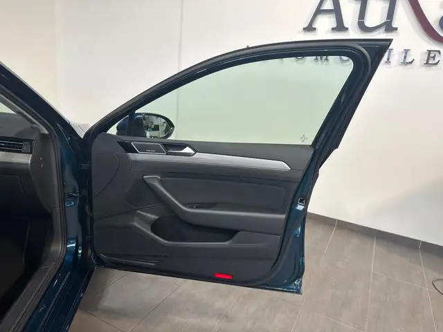 Volkswagen Passat view 7