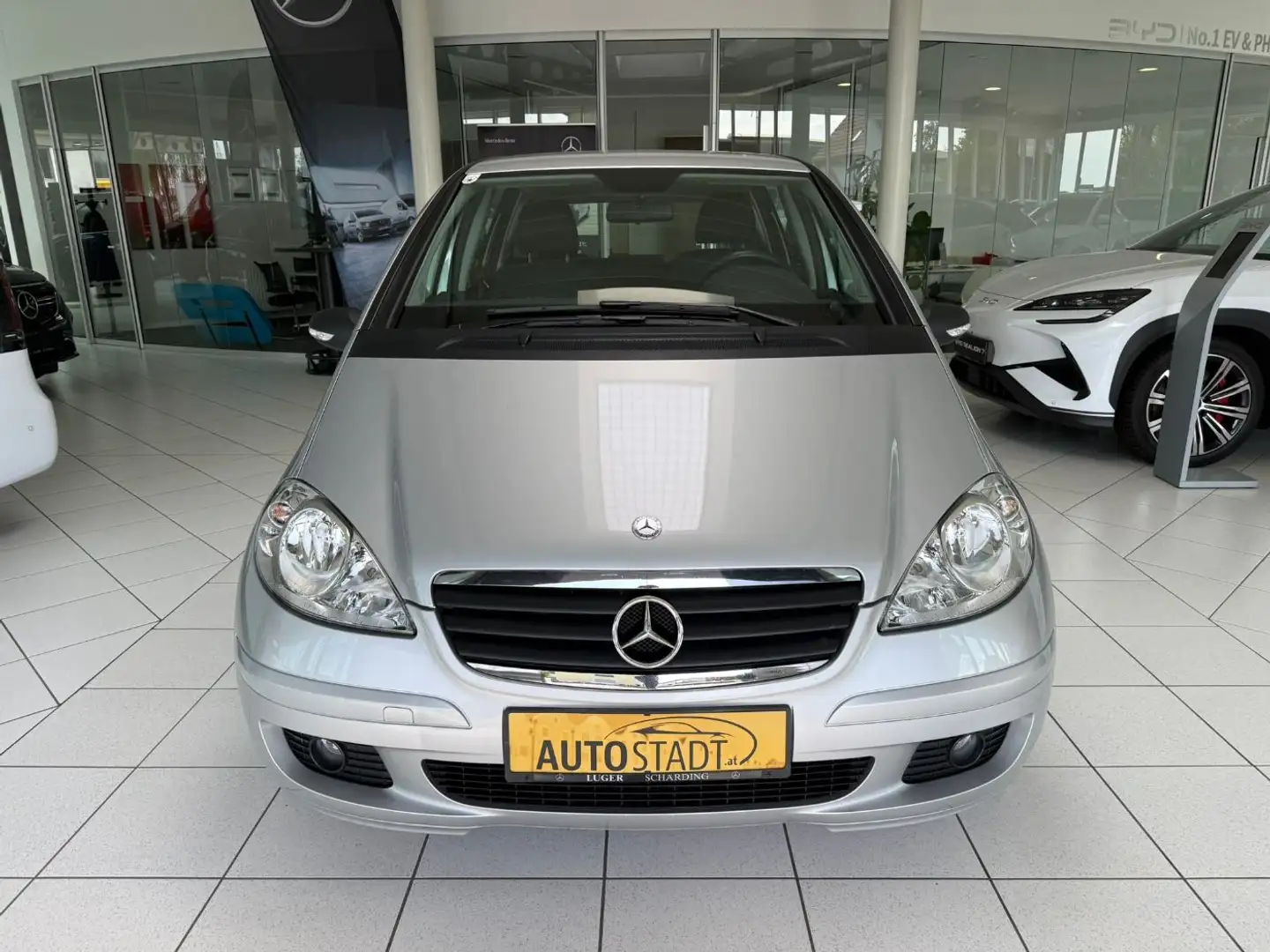 Mercedes-Benz A 150 Sedan 5-door AUT - 2