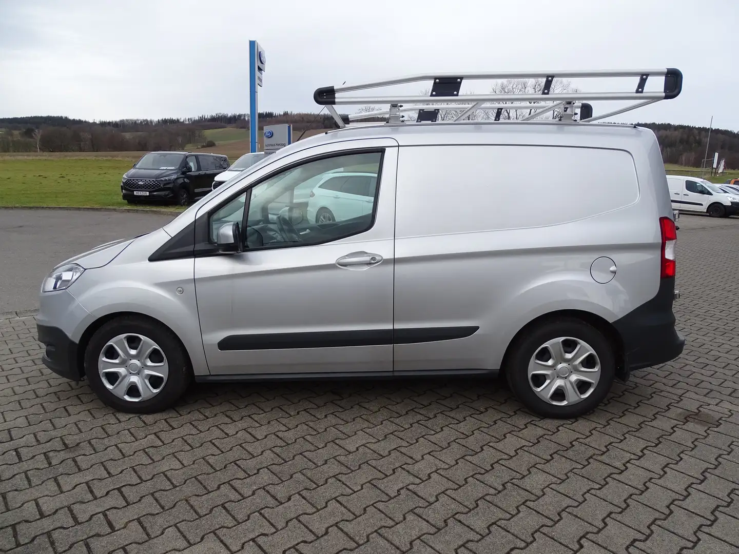 Ford Transit Courier Trend Silber - 2