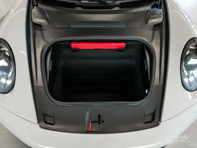 Porsche 911 Carrera 4 GTS T-Hybrid Ansicht 45