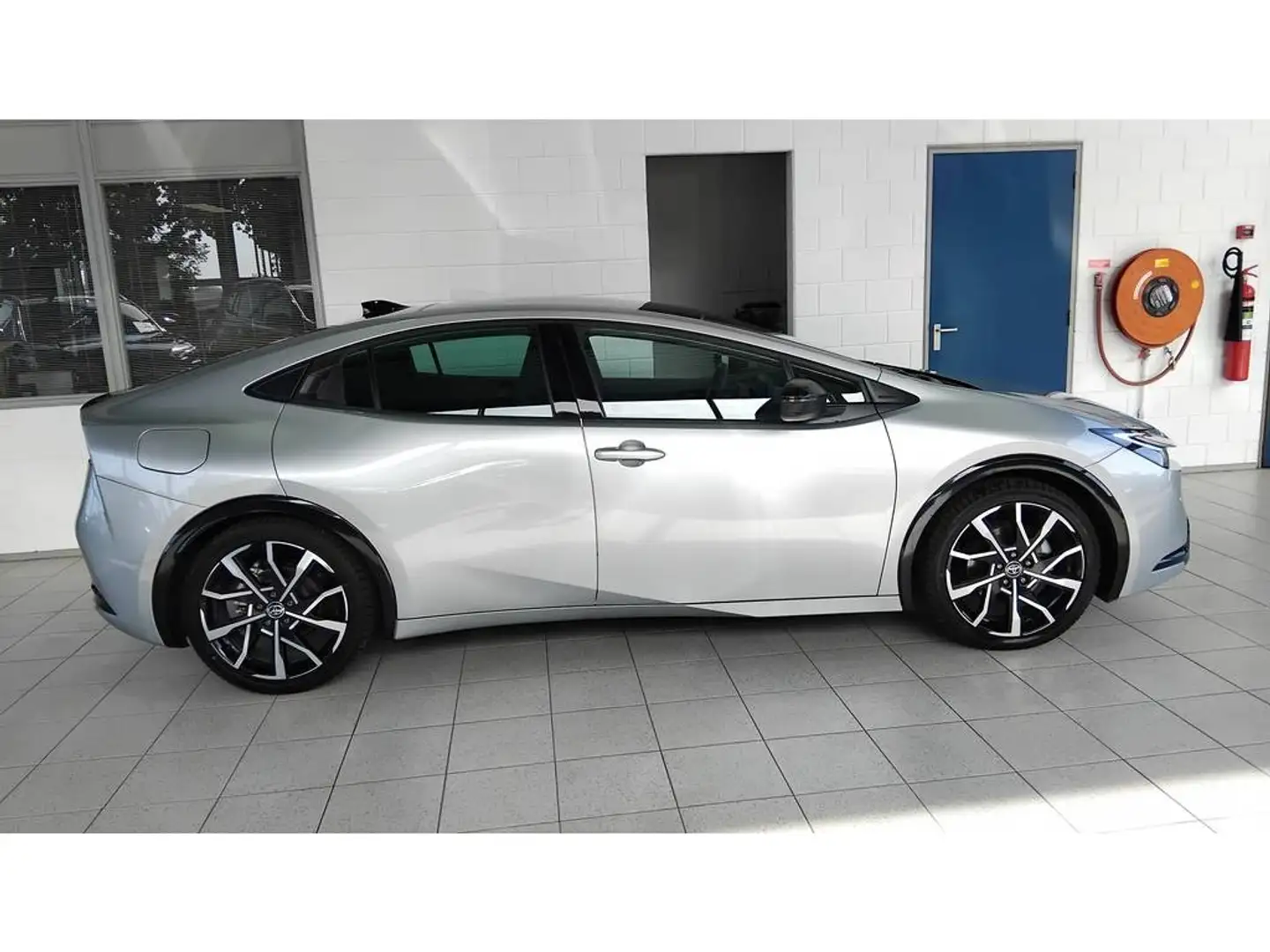 Toyota Prius 2.0 Plug-In Executive | Navi | Stoelverw | Panodak Zwart - 2
