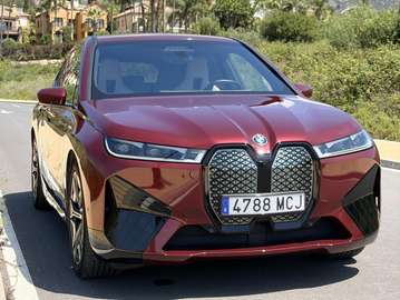 iX xDrive 40
