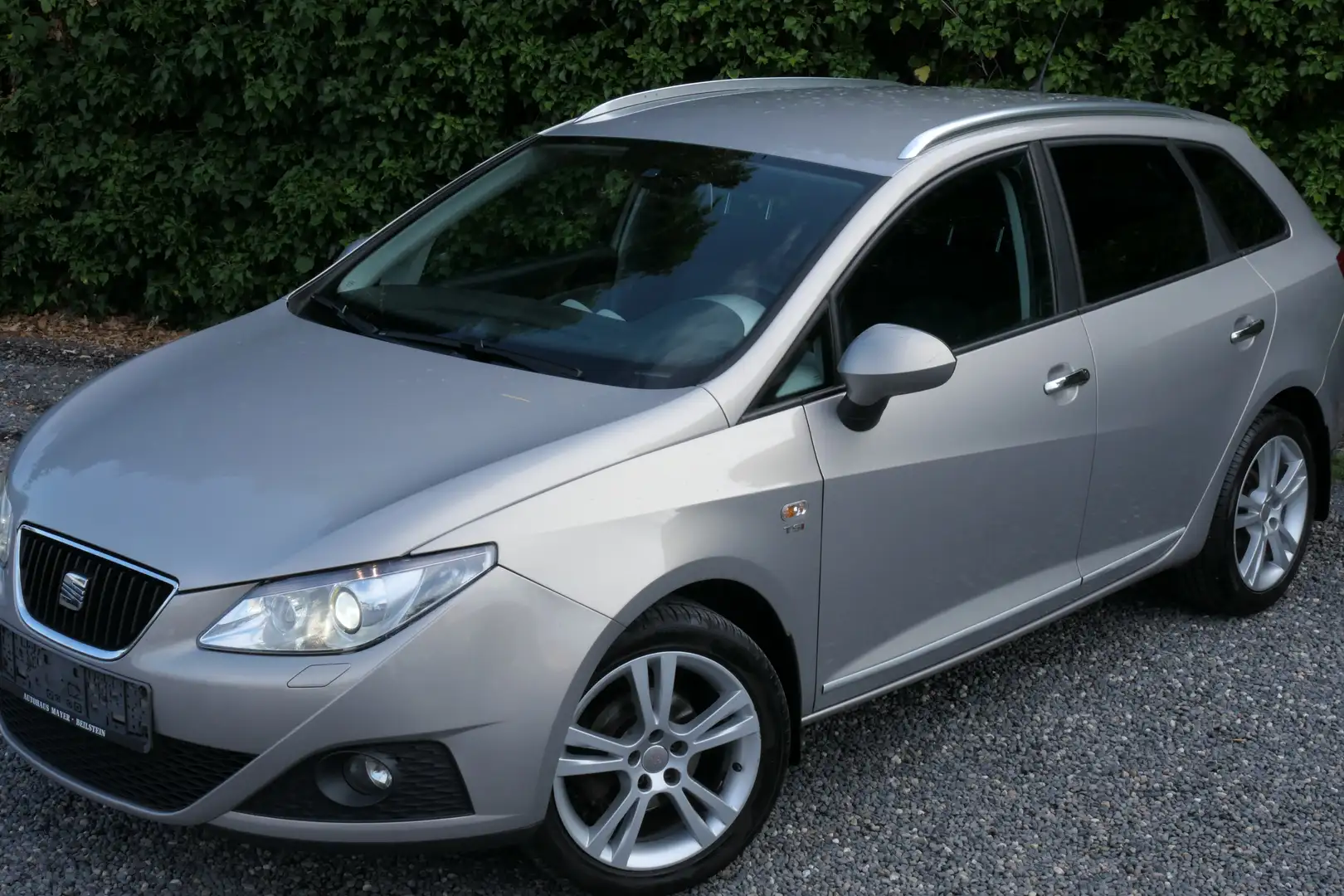 SEAT Ibiza ST Sport+Auto..+Standheizung+Xenon+PDC+AHK Beige - 2