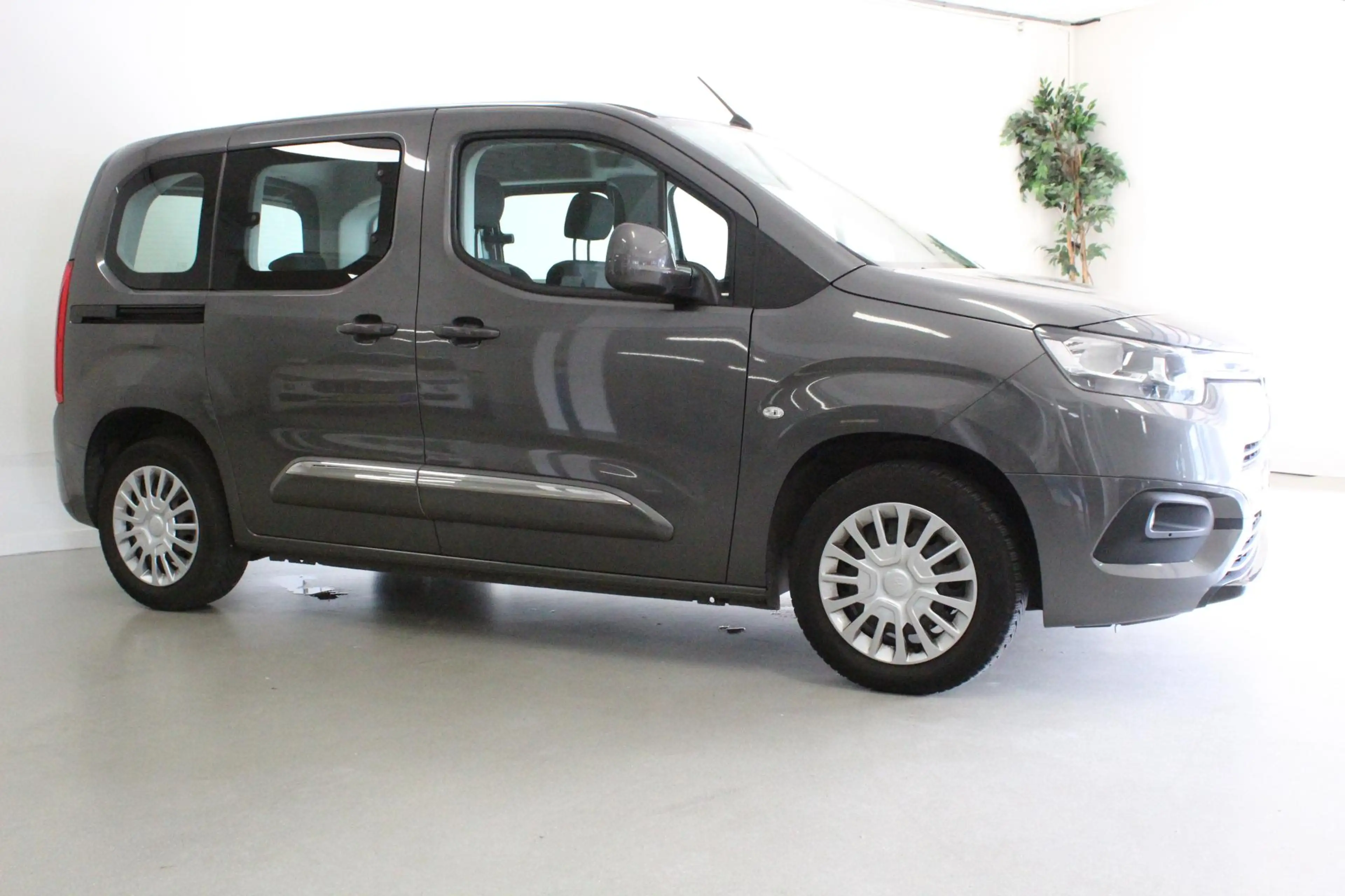 Toyota Proace City Verso 1.2 Turbo Professional 5P. | NAVIGATIE | PDC — photo 2