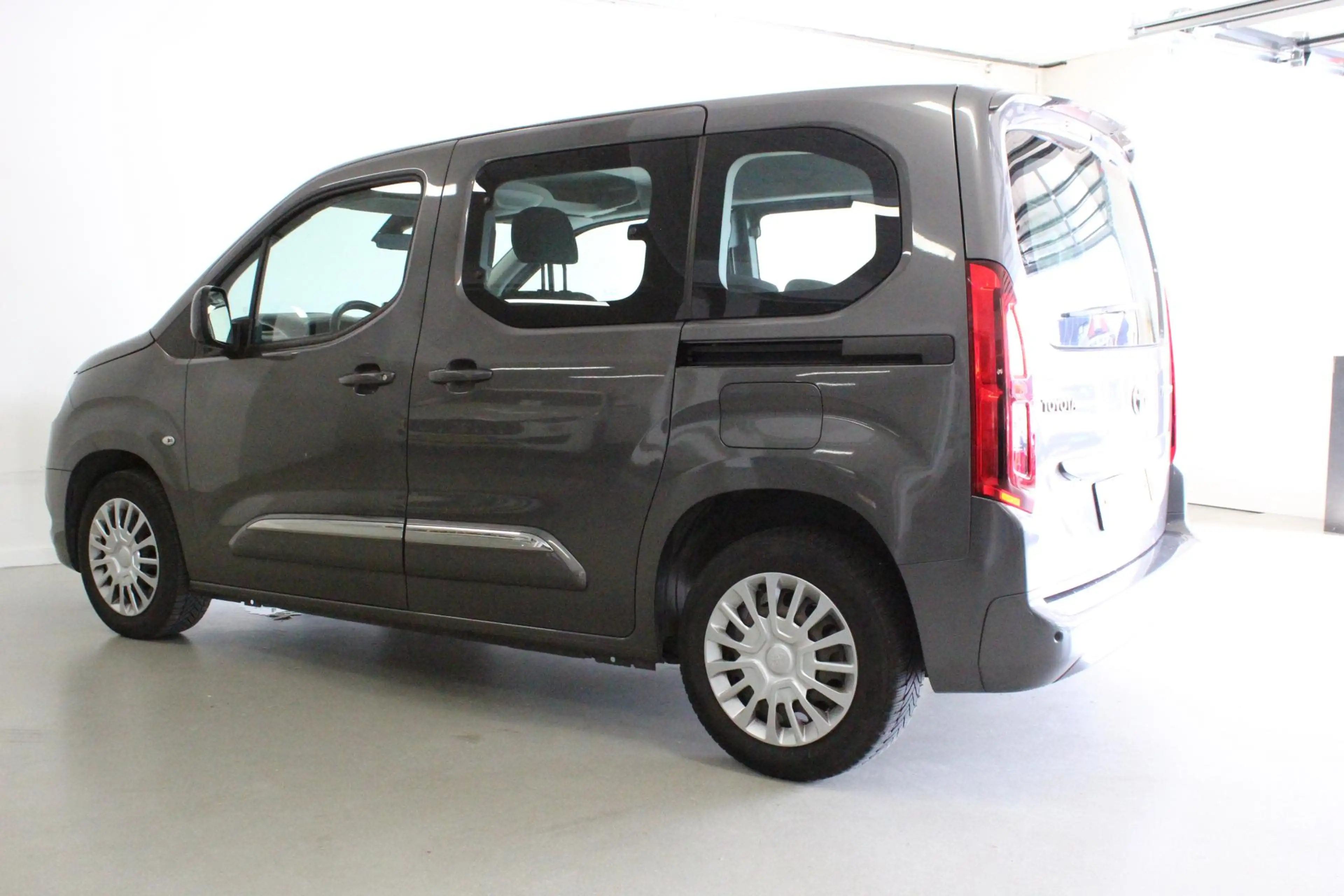Toyota Proace City Verso 1.2 Turbo Professional 5P. | NAVIGATIE | PDC — photo 8