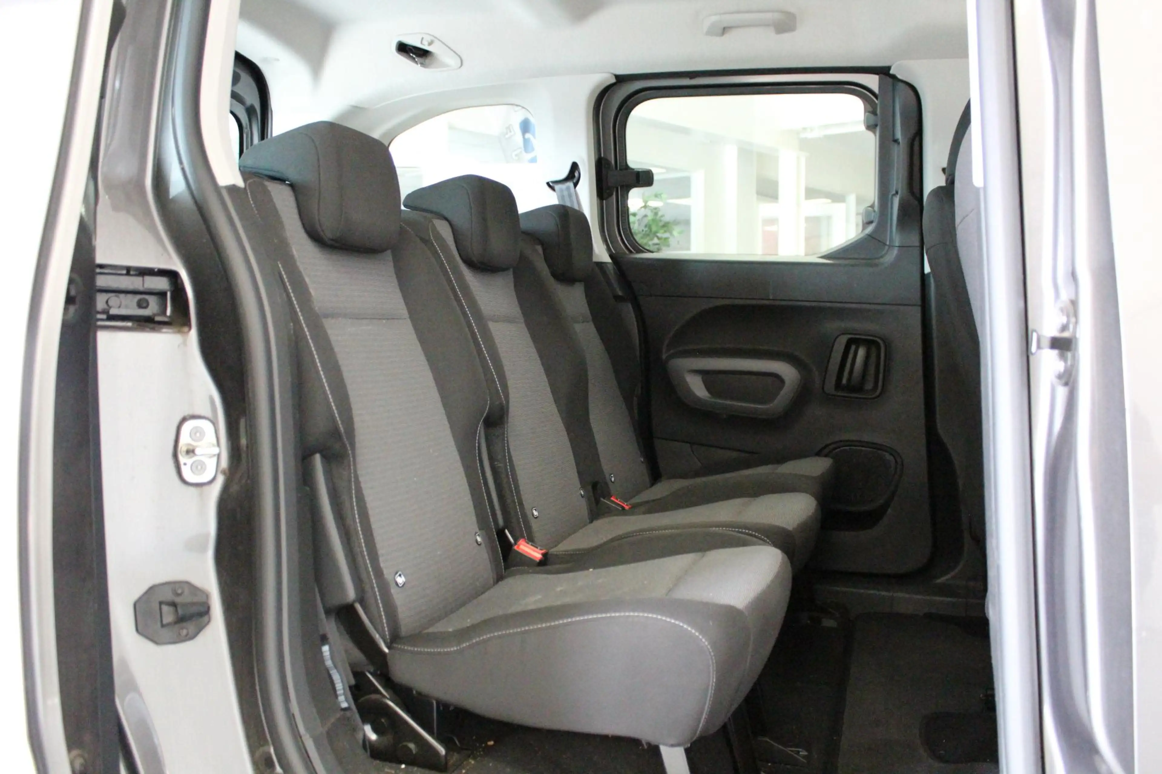 Toyota Proace City Verso 1.2 Turbo Professional 5P. | NAVIGATIE | PDC — photo 17