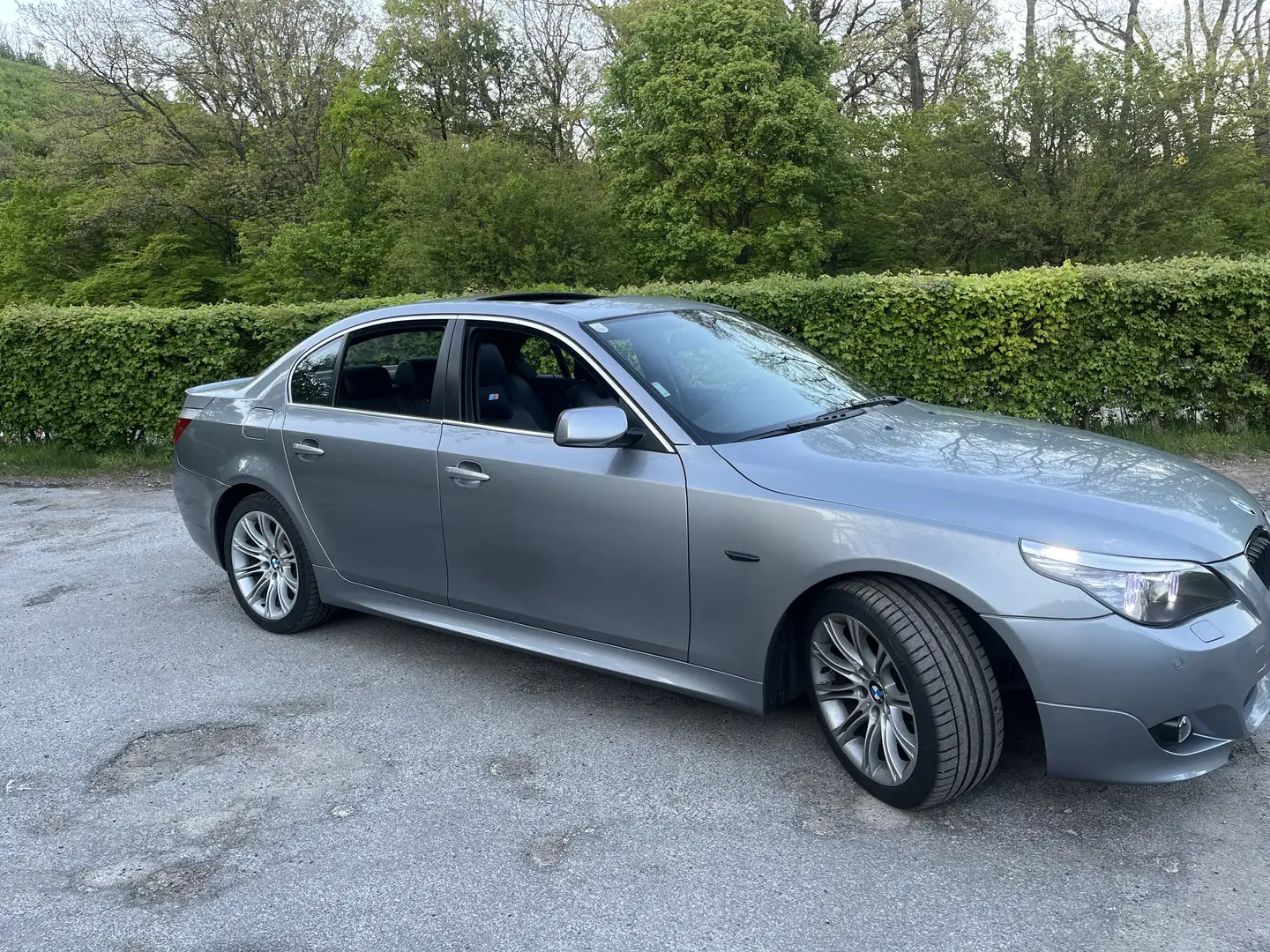 BMW 545 545i - 2