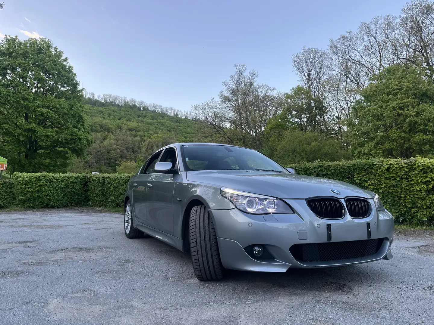 BMW 545 545i - 1