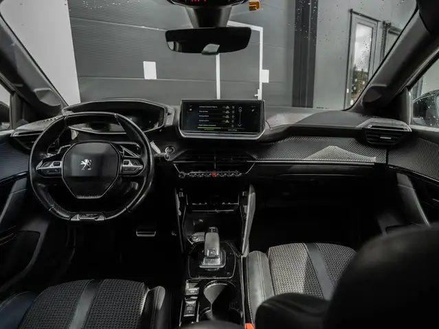 Peugeot 208 view 3