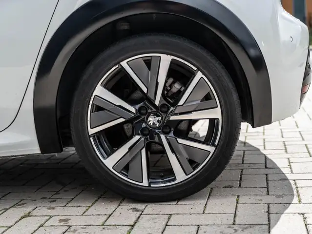 Peugeot 208 view 13