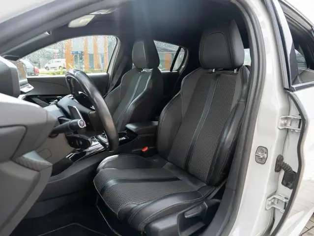 Peugeot 208 view 18