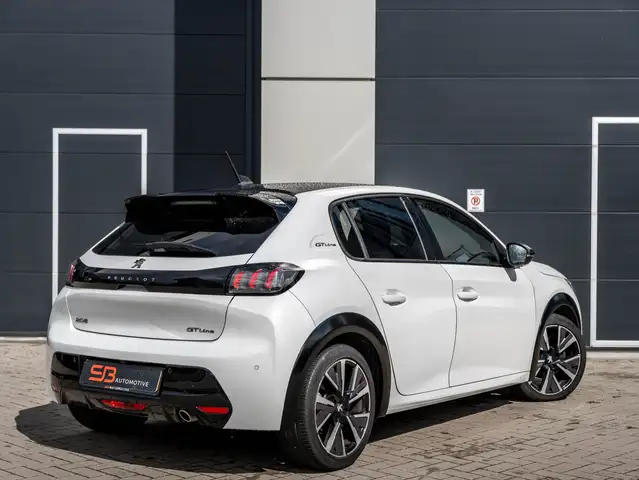 Peugeot 208 view 2