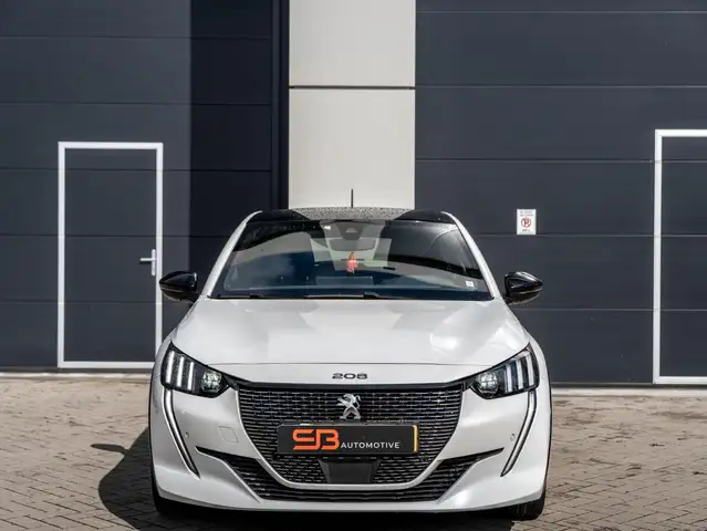 Peugeot 208 view 4