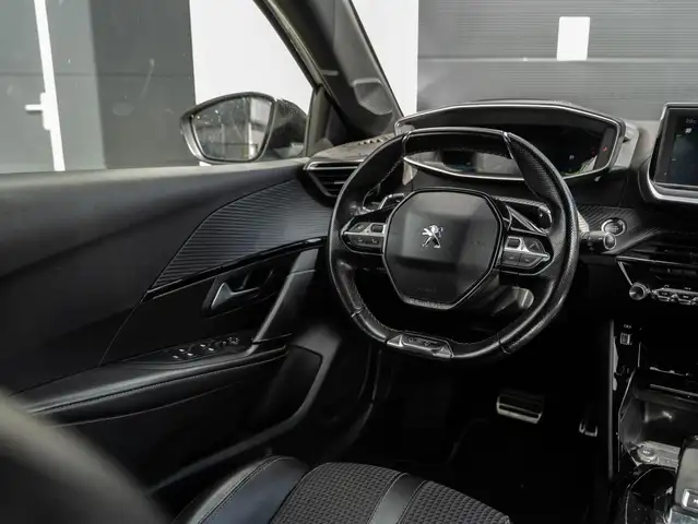 Peugeot 208 view 16