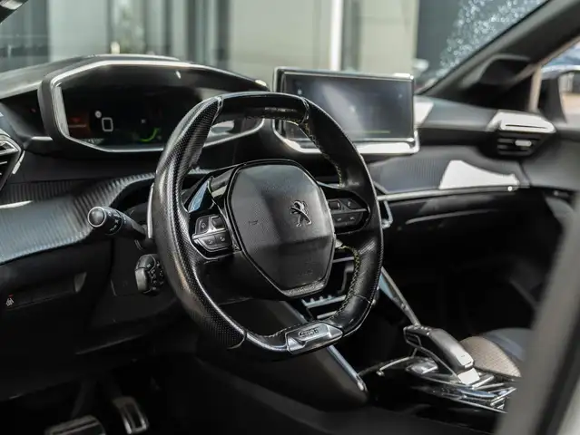 Peugeot 208 view 9
