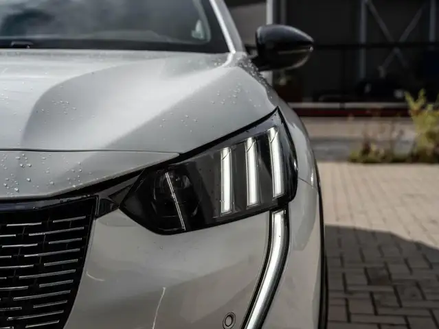 Peugeot 208 view 14
