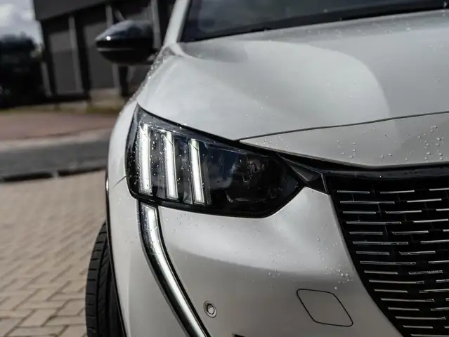 Peugeot 208 view 15