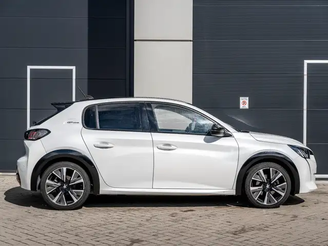 Peugeot 208 view 5