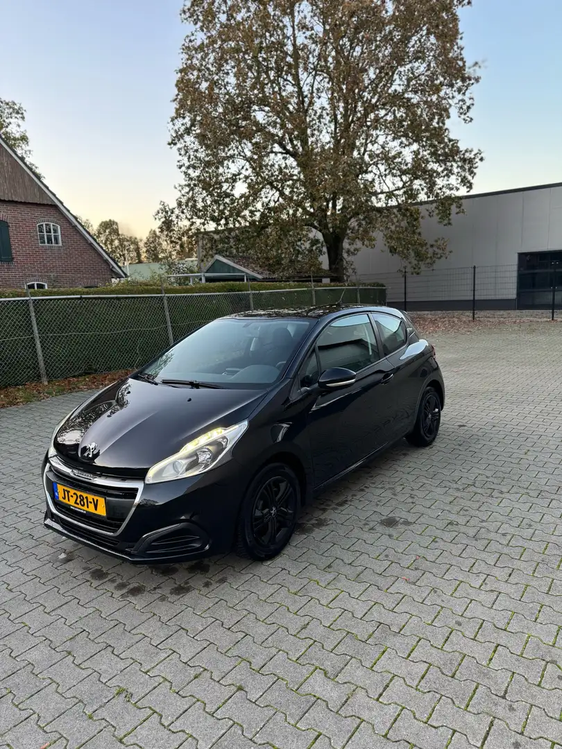 Peugeot 208 Peugeot 208 1.2 VTI (82PK) APK 2026 Zwart - 1