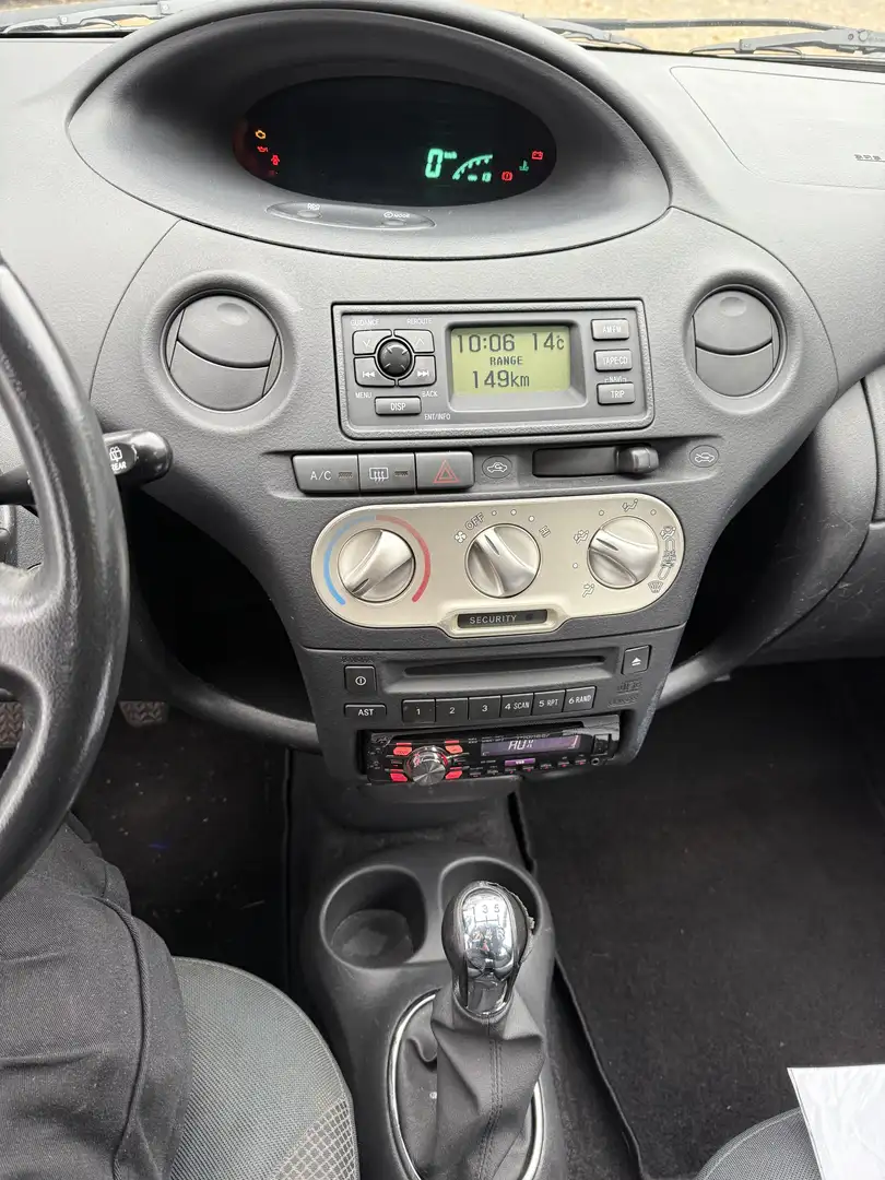 Toyota Yaris Neu TÜV Schwarz - 2