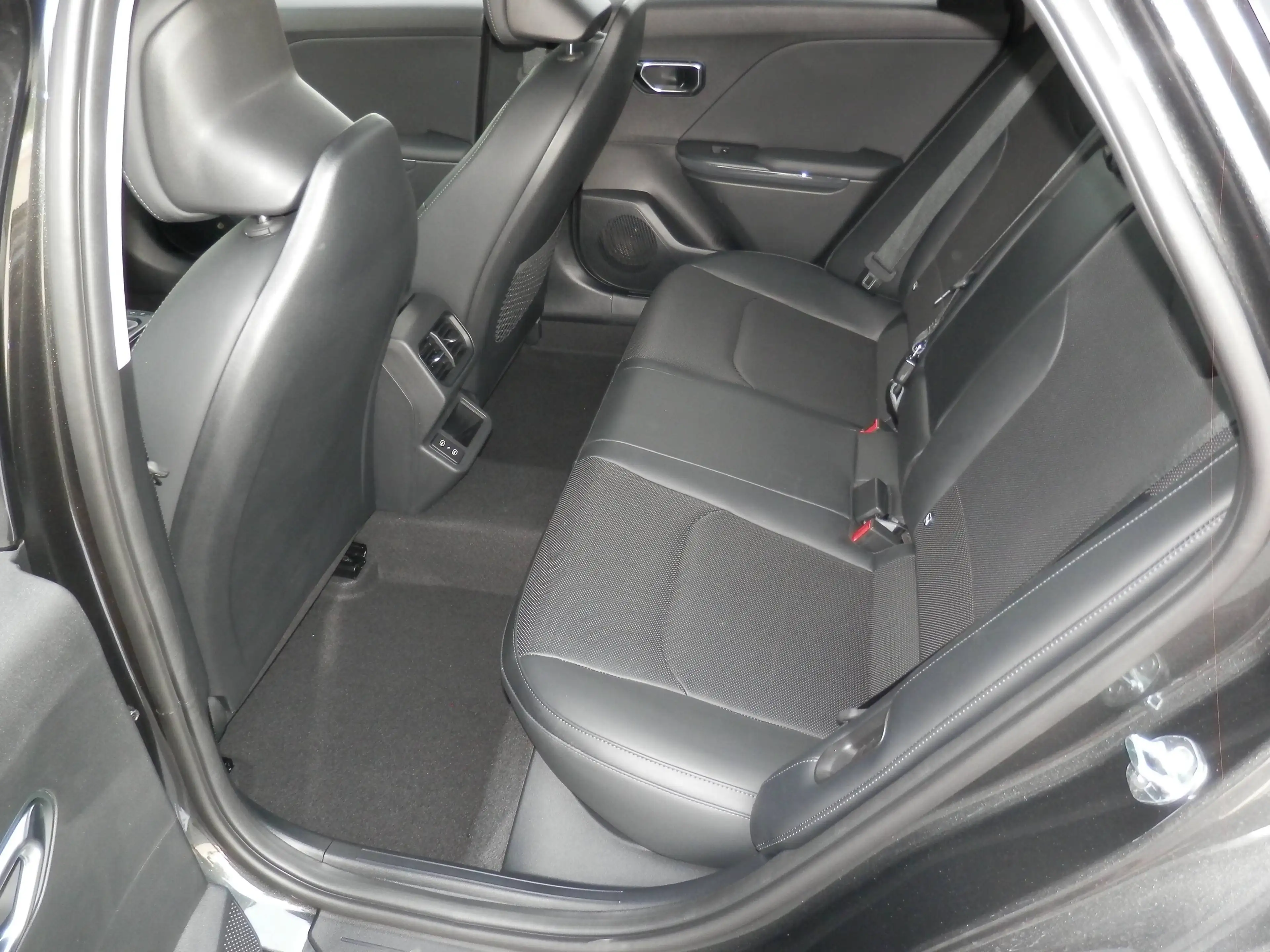 Kia K4 Kombi 1,0 TGDI 48V Gold DCT — photo 11