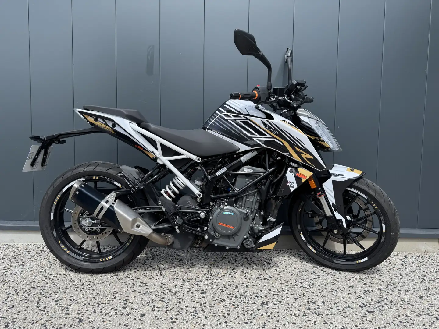 KTM 390 Duke - 1