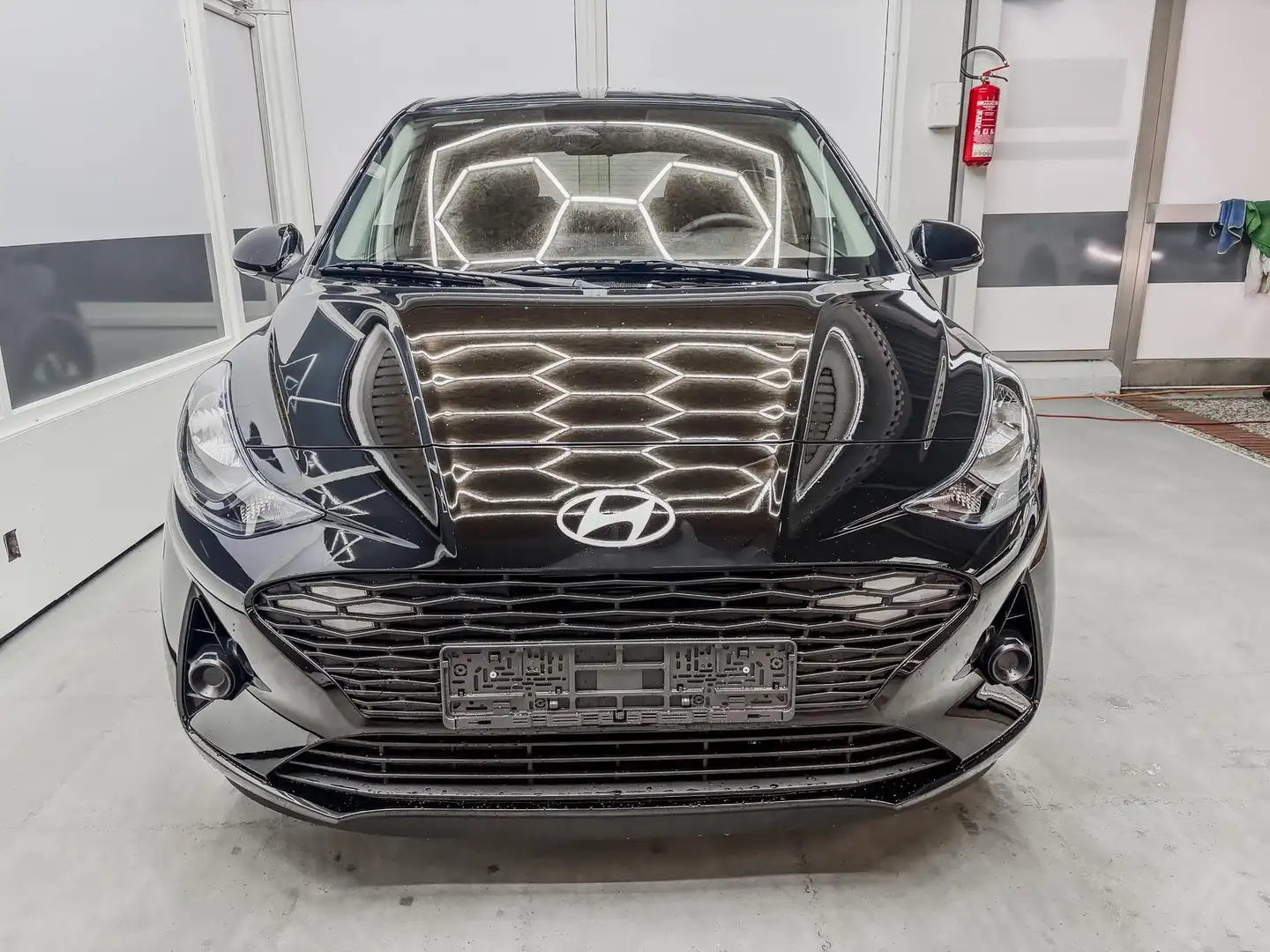 Hyundai i10 STYLE AUT KLIMAAUTOMATIK NAVI SHZ RFK TEMPOMAT ... Schwarz - 2