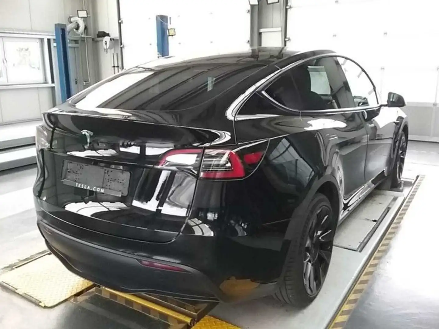 Tesla Model Y Dual AWD Autopilot 3 Pano Wärmepumpe 20" Grau - 2