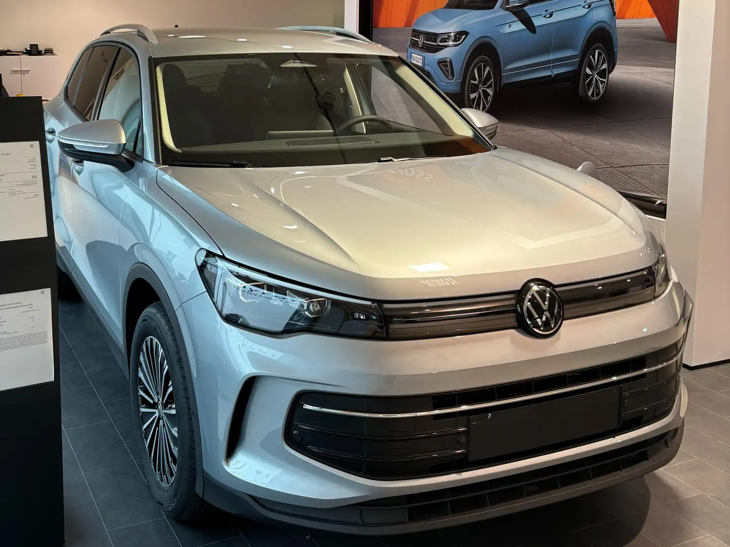 Volkswagen Tiguan Tiguan 1.5 tsi ehybrid Edition Plus 204cv dsg Gris - 2