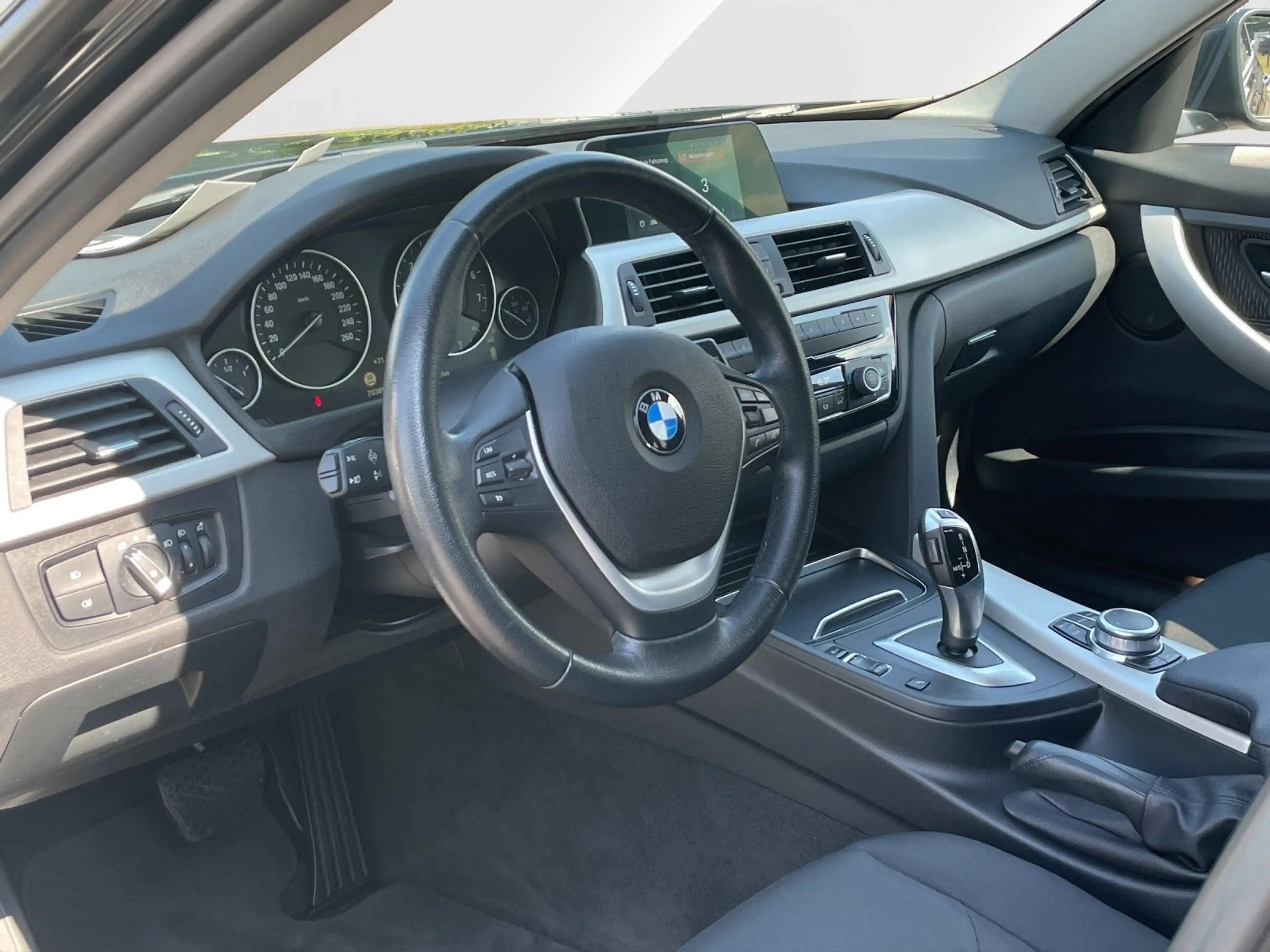 BMW 318 i Touring | Navi | LED-Scheinw. | Fernlichtassist. — photo 8
