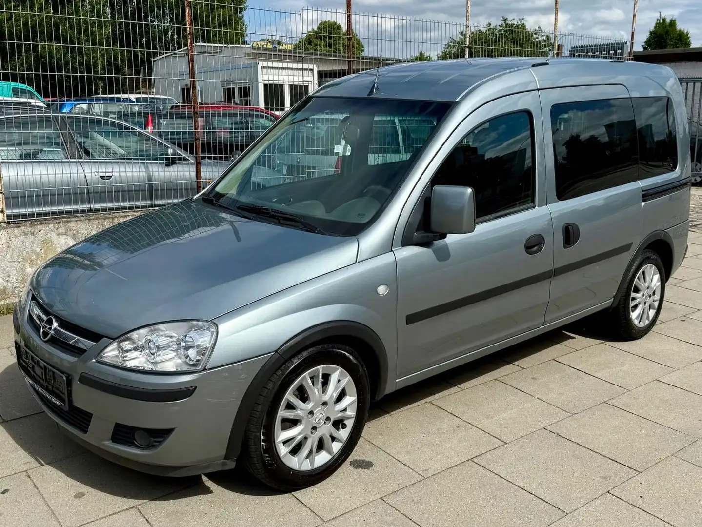 Opel Combo Kombi Business 111 Jahre/ 1.Hand/ TÜV NEU Silber - 1