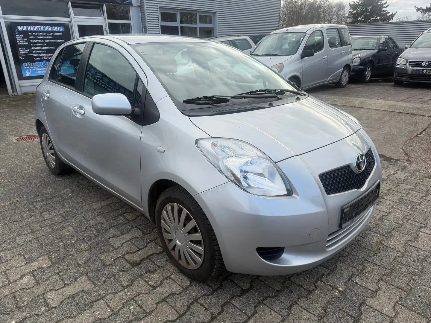 Toyota Yaris Klima / Navi / Automatik / Silber - 1