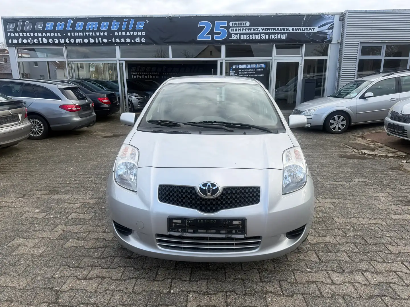 Toyota Yaris Klima / Navi / Automatik / Silber - 2
