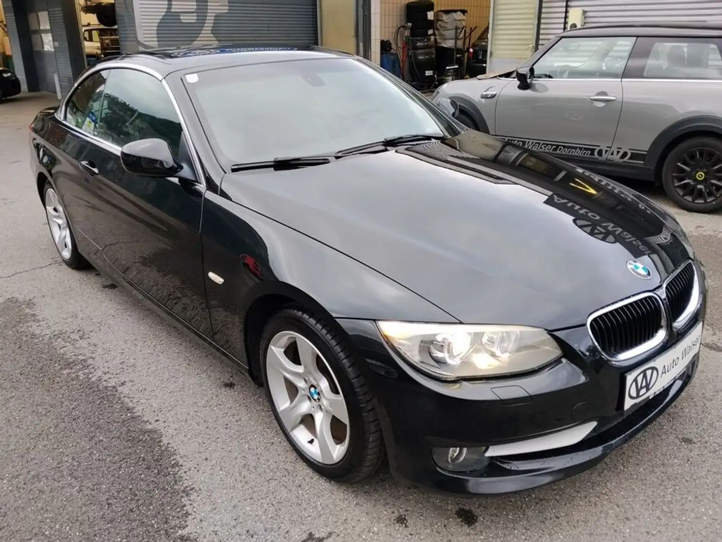BMW 318 i Cabrio E93 Schwarz - 2