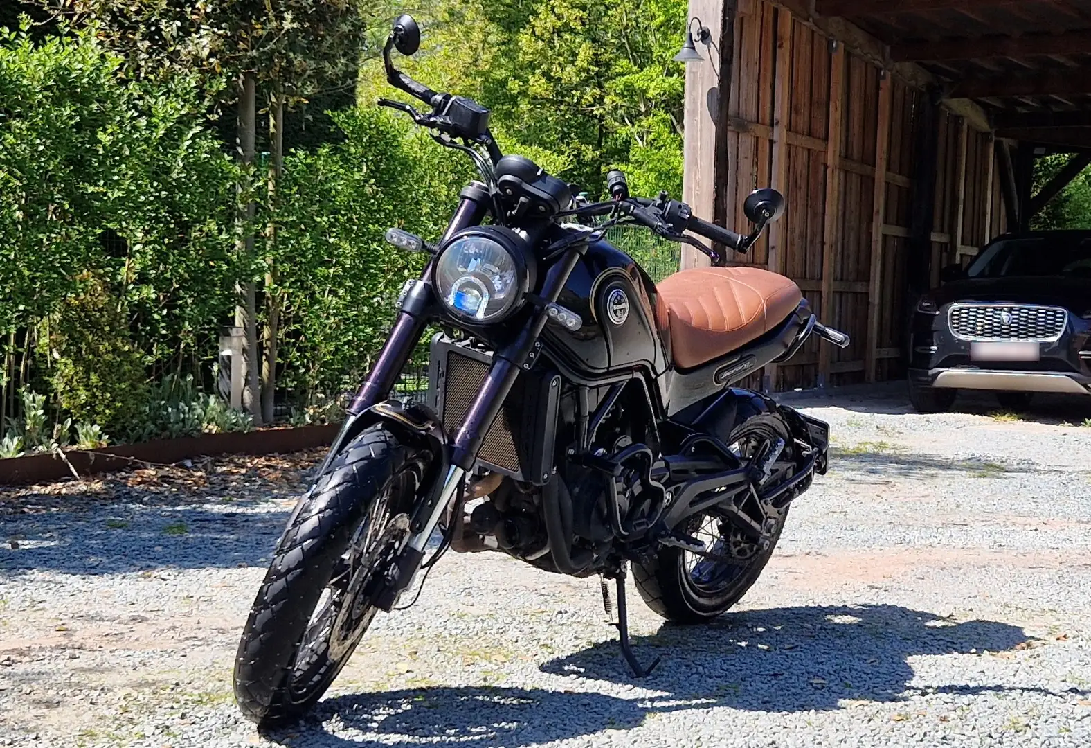 Benelli Leoncino Trail 500 Чорний - 1