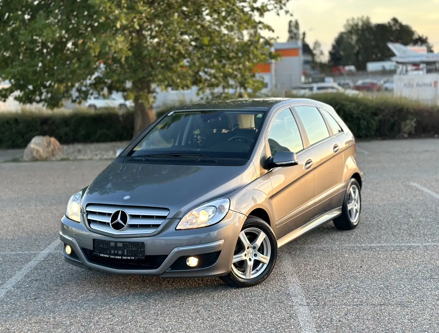 Mercedes-Benz B 180 CDI NEUES PICKERL Elegance Automatic - 1