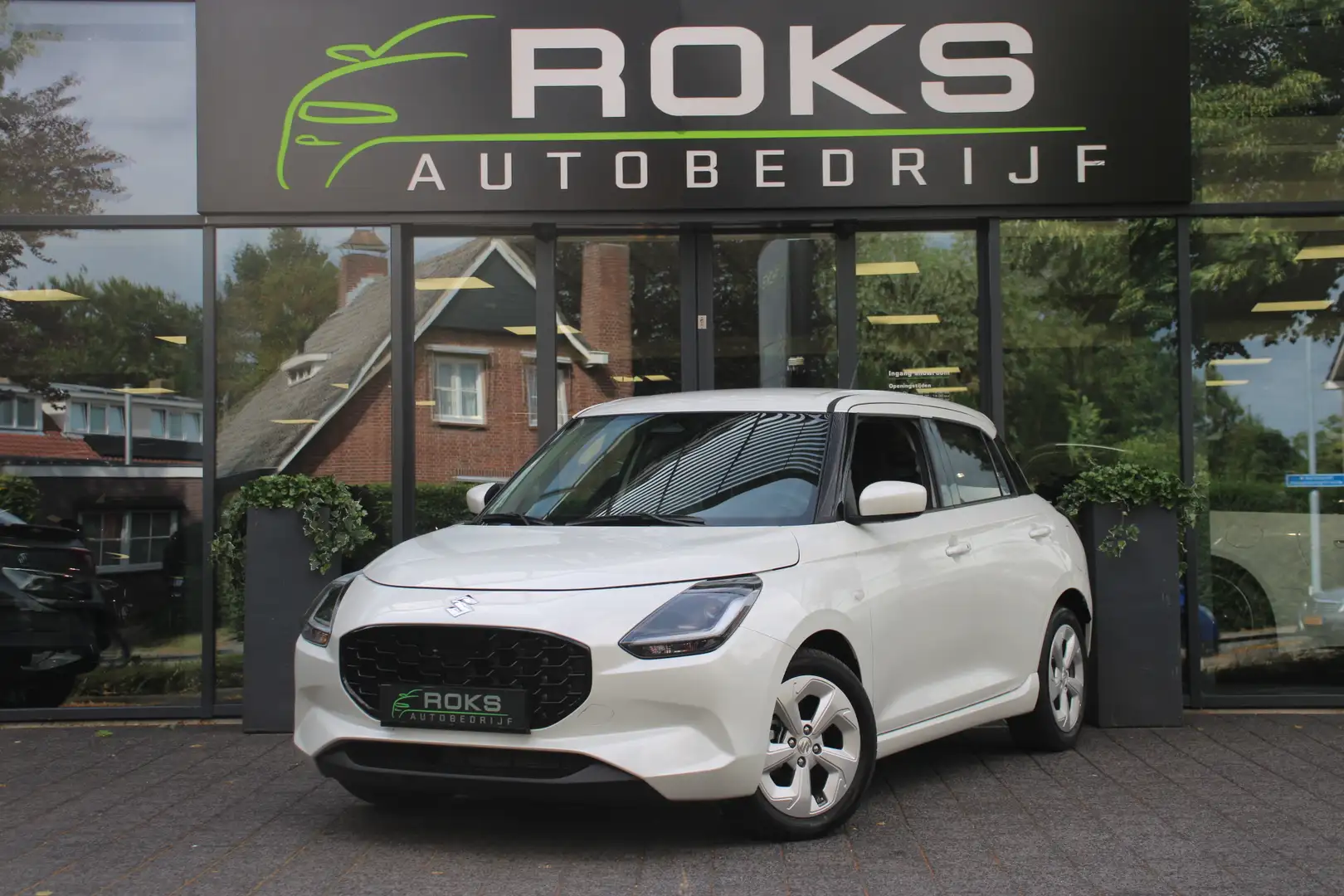 Suzuki Swift 1.2 Select Smart Hybrid Wit - 1