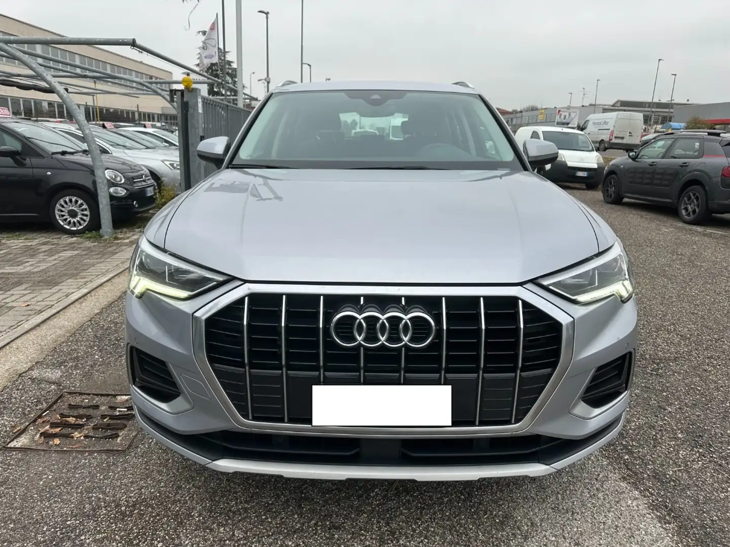 Audi Q3 40 TDI quattro S tronic Business Advanced Grijs - 2