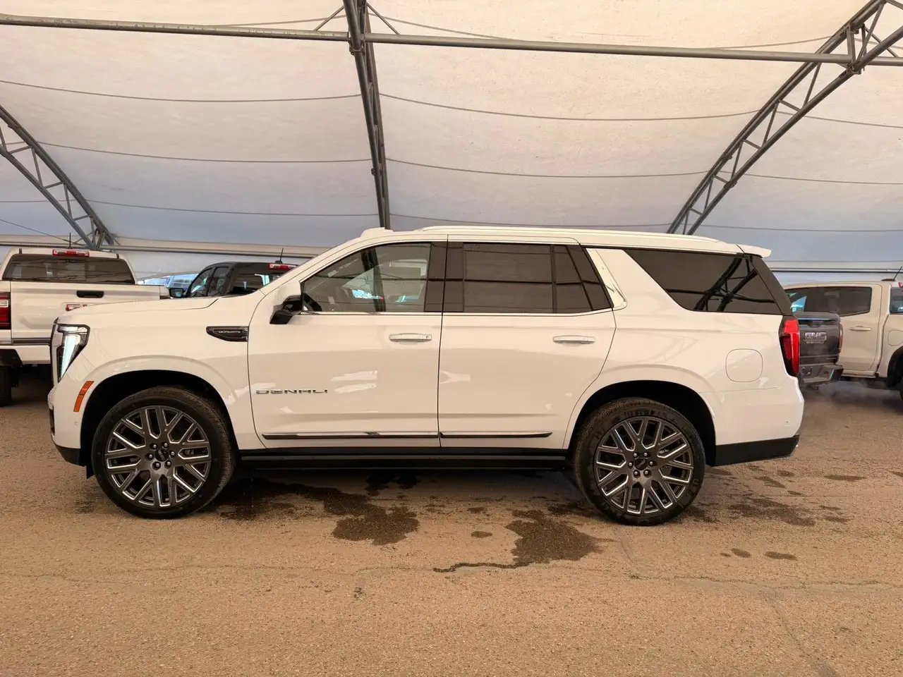 GMC Yukon снимка GMC Yukon