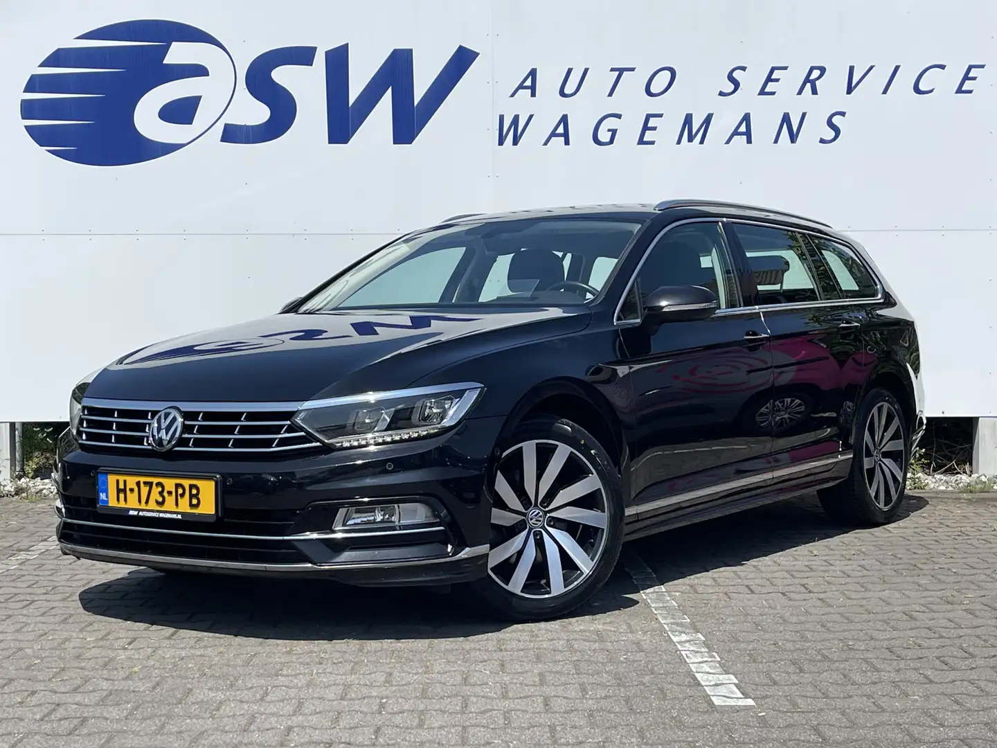 Volkswagen Passat Variant 1.5 TSI Highline Business R | Navi | ACC | HUD | L Zwart - 1