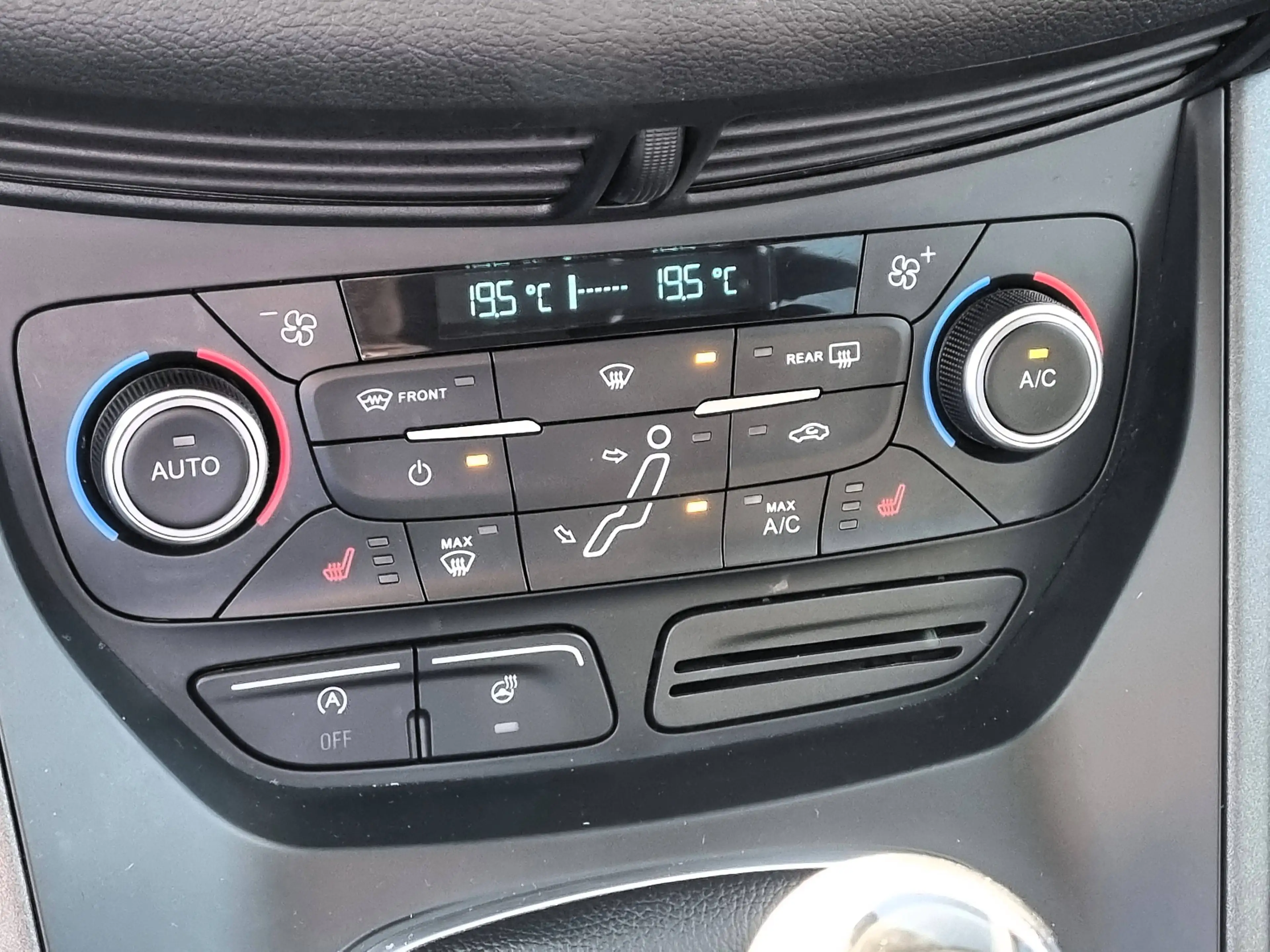 Ford C-Max + Sitzheizung + Unterbodenschutz — photo 15