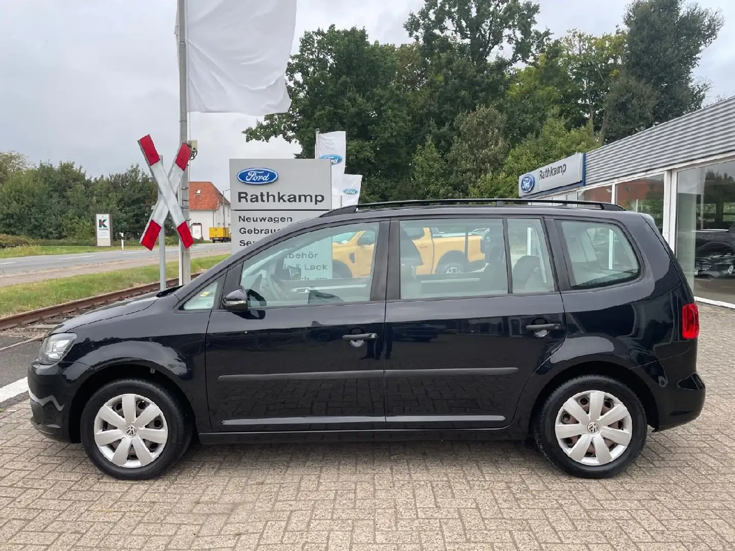 Volkswagen Touran Trendline Schwarz - 2