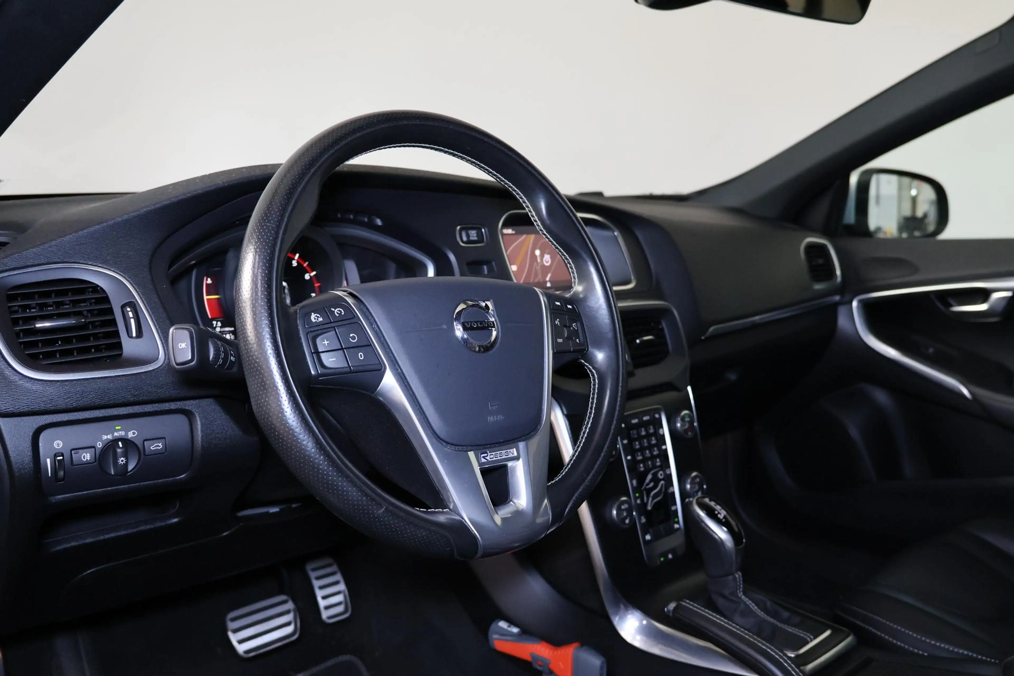 Volvo V40 1.5 T3 Polar+ Sport - AUTOMAAT - Panoramadak - Har — photo 15