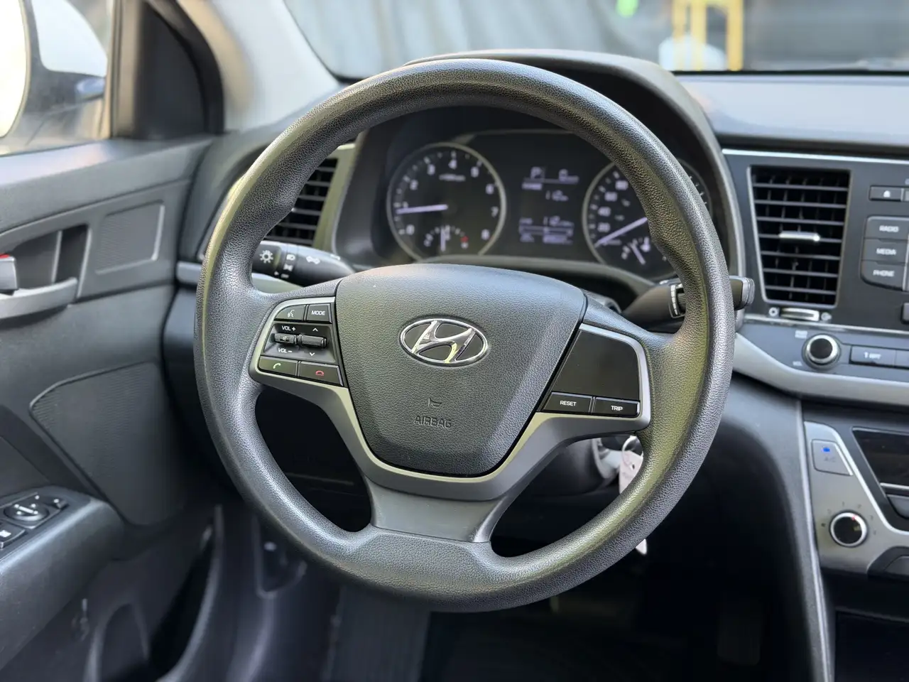 Hyundai ELANTRA снимка Hyundai ELANTRA
