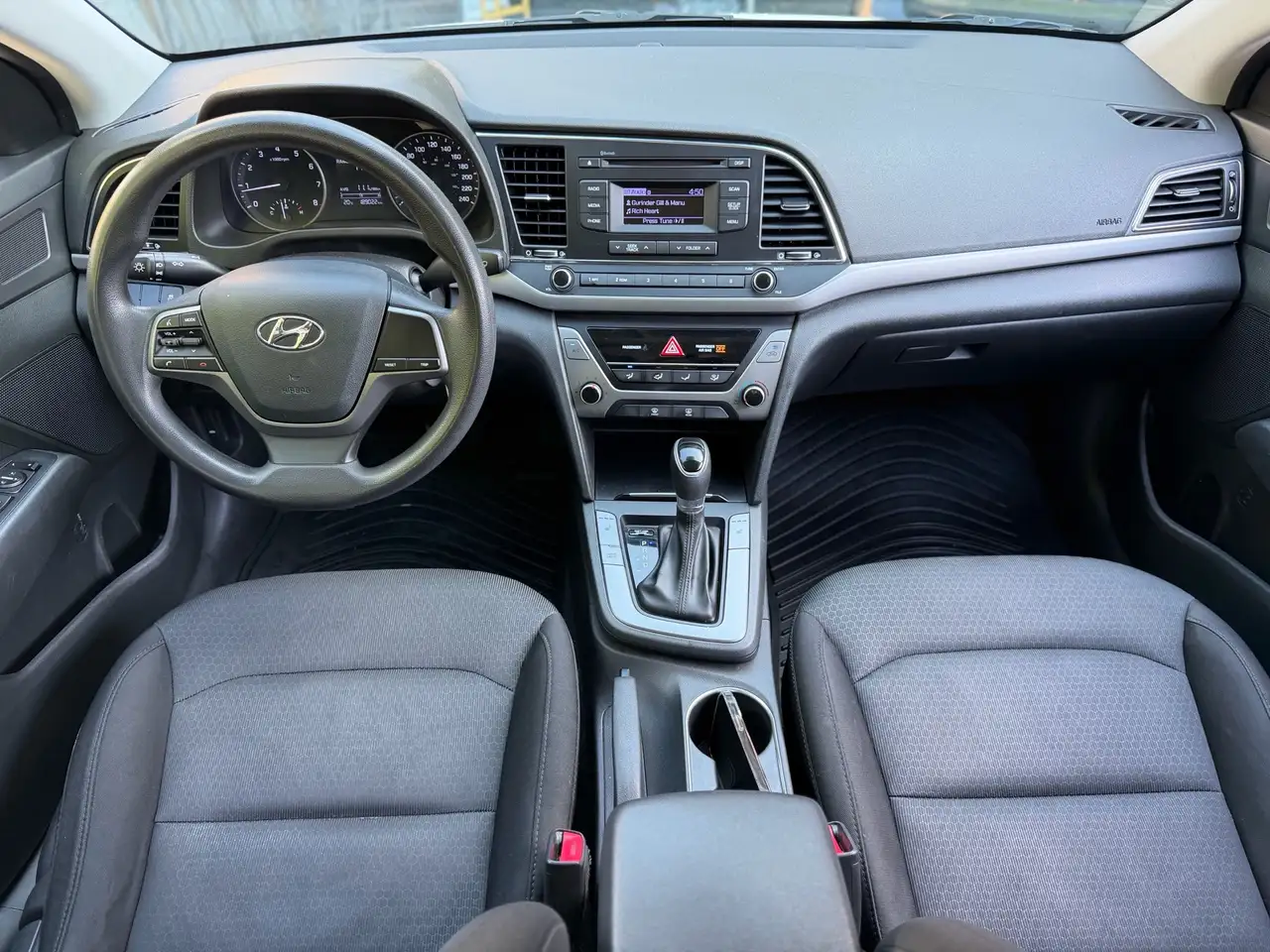 Hyundai ELANTRA снимка Hyundai ELANTRA